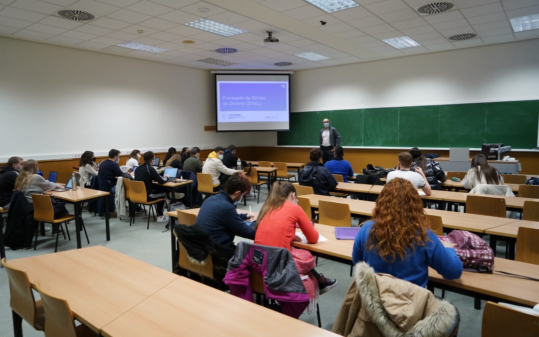 Colorobbia imparte una clase sobre Procesado de Silicato de Zirconio en el Grado de Ingeniería Química de la UJI